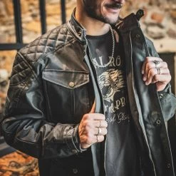 Age Of Glory - Mission Waxed Cotton Jacket - Black -Moto Style Shop AOG Avril 2023 038 carre 5000x 06f4e0b4 6f83 4856 bb32 0b05f64785f0