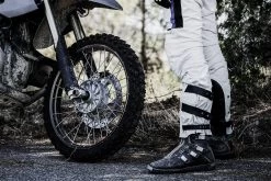 FUEL - RALLY RAID - WHITE - PANTS -Moto Style Shop Fuel rally Raid pant detail2 1800x1800 9fa2544c d03c 451e a01e 1d98fdc7077b